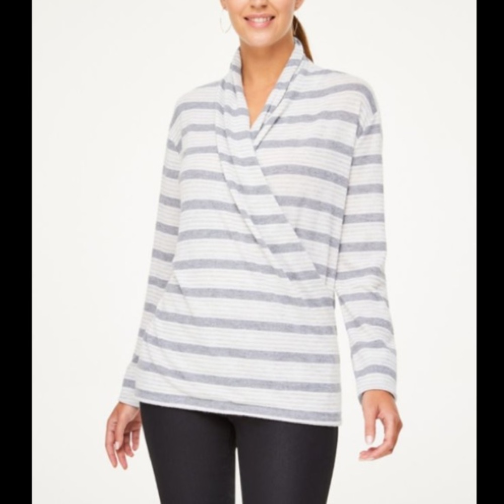 ✨NWT Striped Cozy Wrap Top - Size M Petite